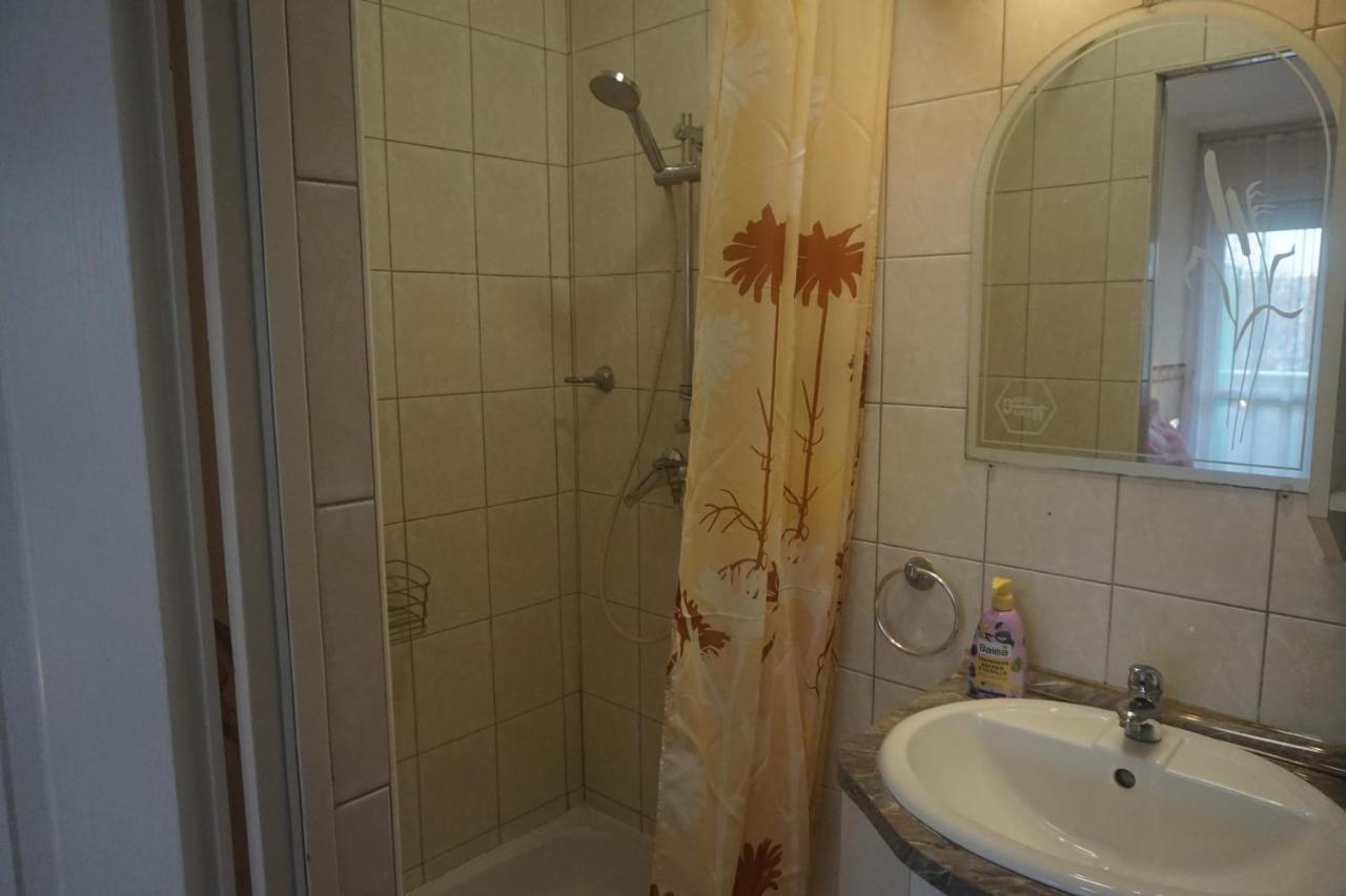 Hotel Ajka Uezlethaz Panzio Ajka Bagian luar foto