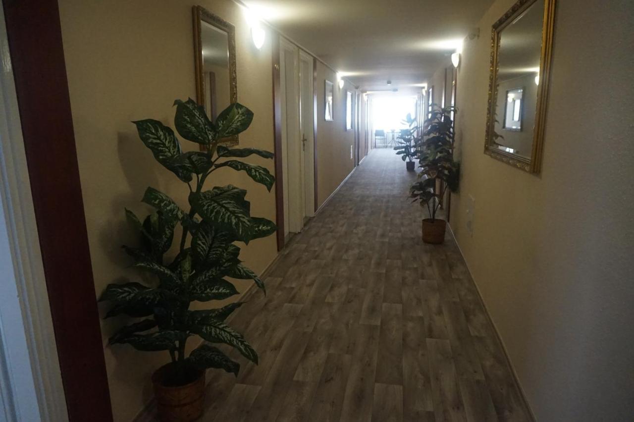 Hotel Ajka Uezlethaz Panzio Ajka Bagian luar foto