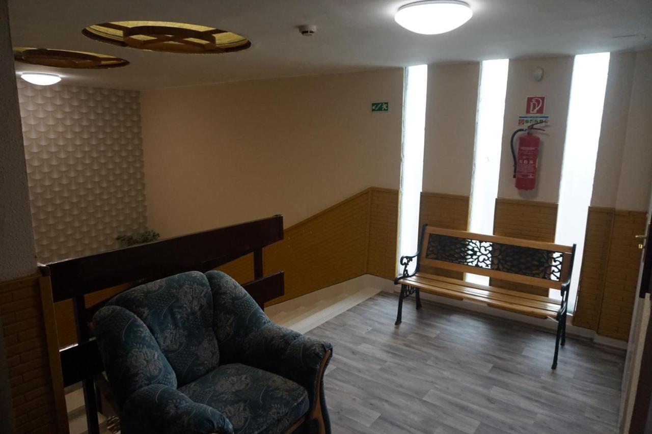 Hotel Ajka Uezlethaz Panzio Ajka Bagian luar foto