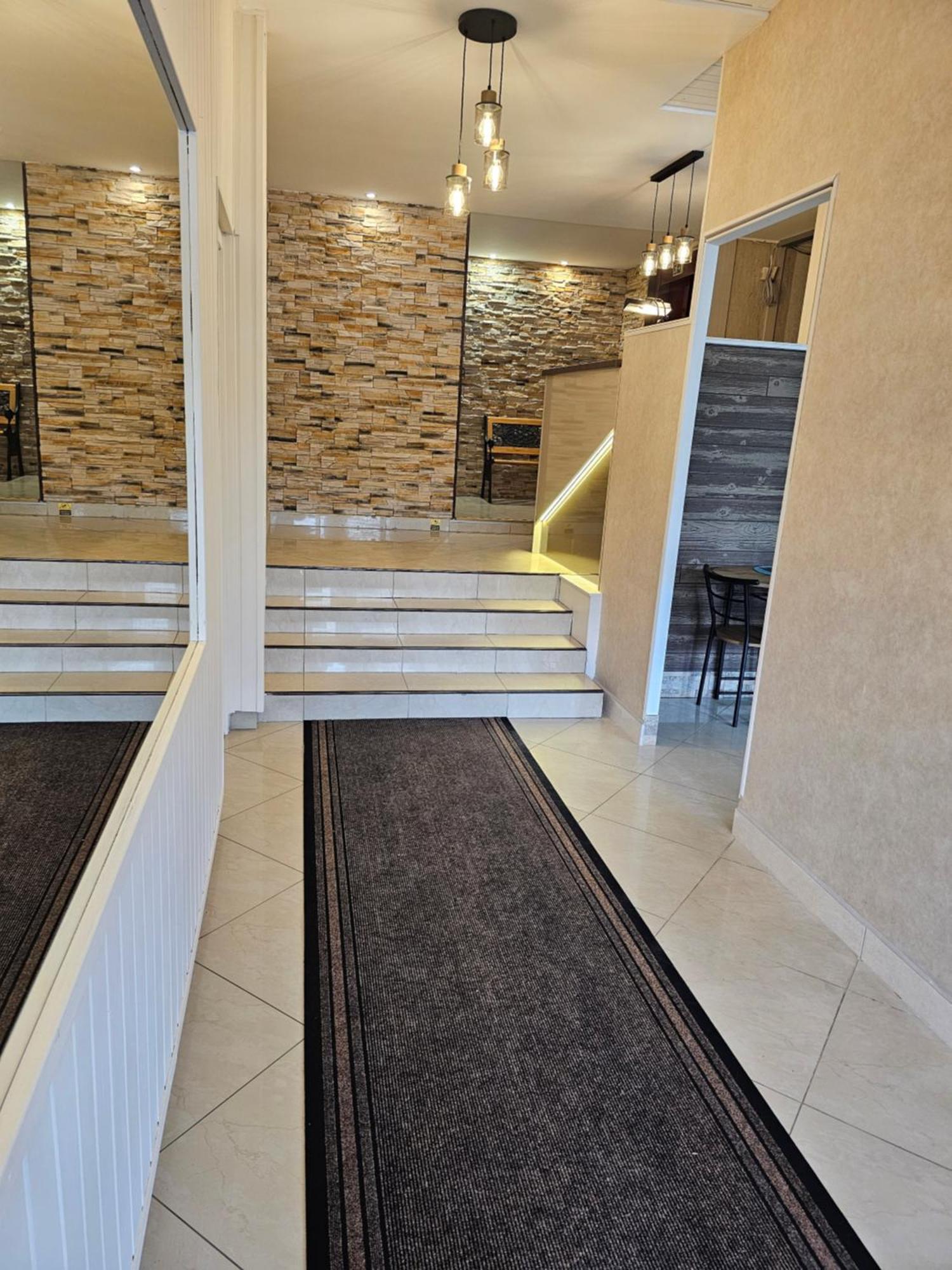 Hotel Ajka Uezlethaz Panzio Ajka Bagian luar foto